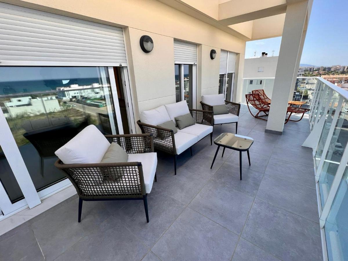 Beautiful Penthouse With Pool And Wonderful Beach View Оліва Екстер'єр фото